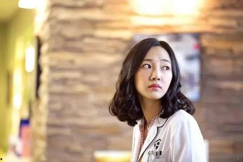 国产女百合蕾丝系列视频,浪漫蕾丝下的情感交织